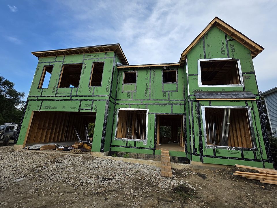 1st image of 142 Surrey Dr