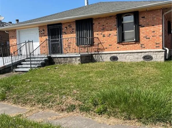 7555 Briarwood Dr, New Orleans, LA 70128