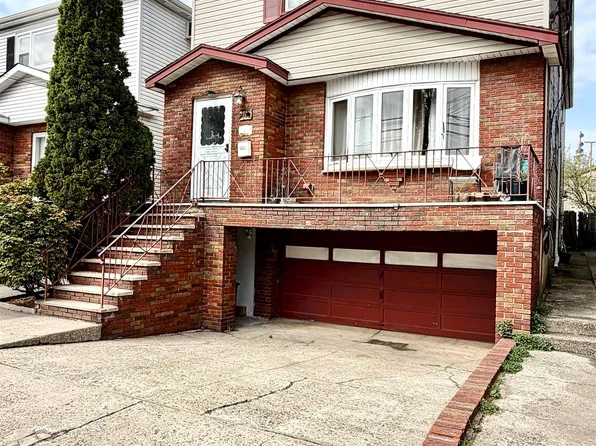 71 Linnet St, Bayonne, NJ 07002