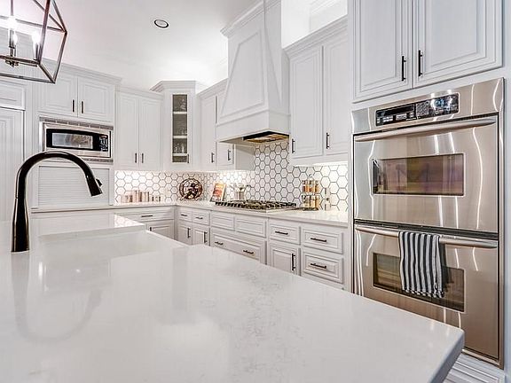 3rd image of 29 Kingsbury Trl
