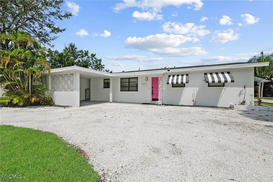 3 bed, 2.0 bath, 1144 sqft, $3,000 — Photo 2