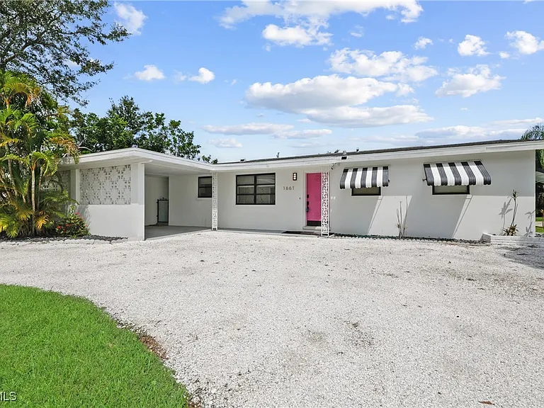 1661 Coronado Rd — Photo 2