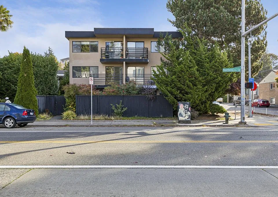 5454 Fauntleroy Way SW #202