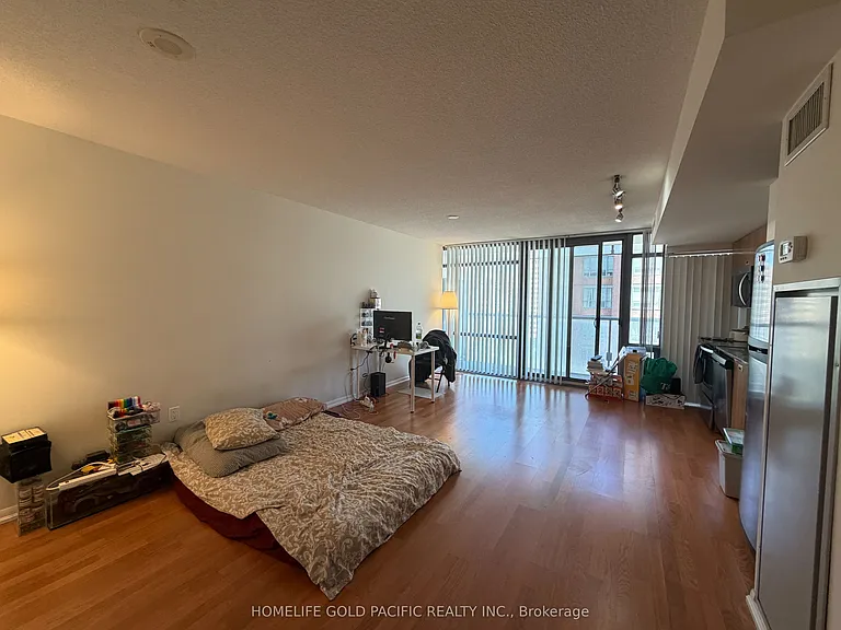 37 Grosvenor St #1205 — Photo 10