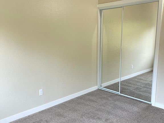 5th image of 582 Mariposa Ave Unit 4