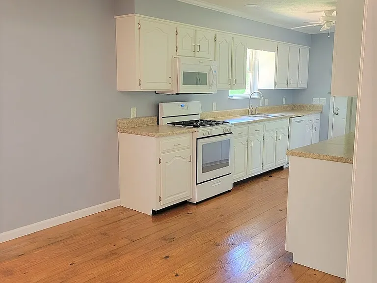 873 Oakmont Dr — Photo 9