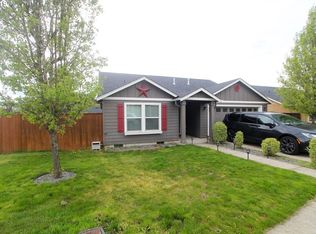 582 S 48th Pl, Springfield, OR 97478