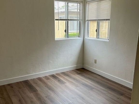 4th image of 4105 Ingraham St #4117