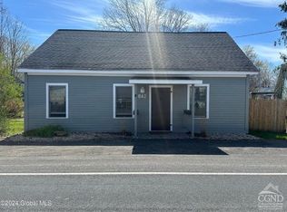 842 Main St, Niverville, NY 12130