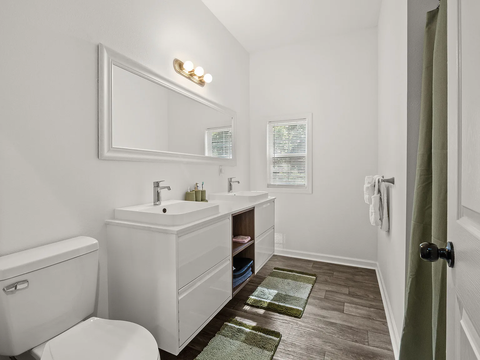 2 bed, 1270 sqft, $2,100 — Photo 4