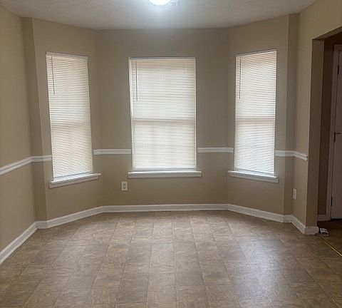 3rd image of 3660 Scotland Ln