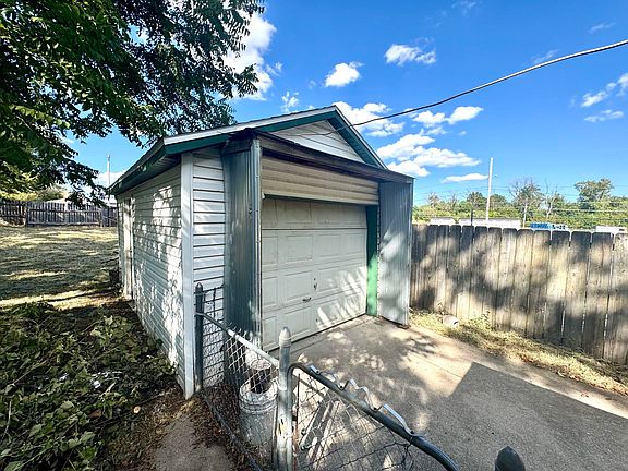 5th image of 1411 W Lynn Street