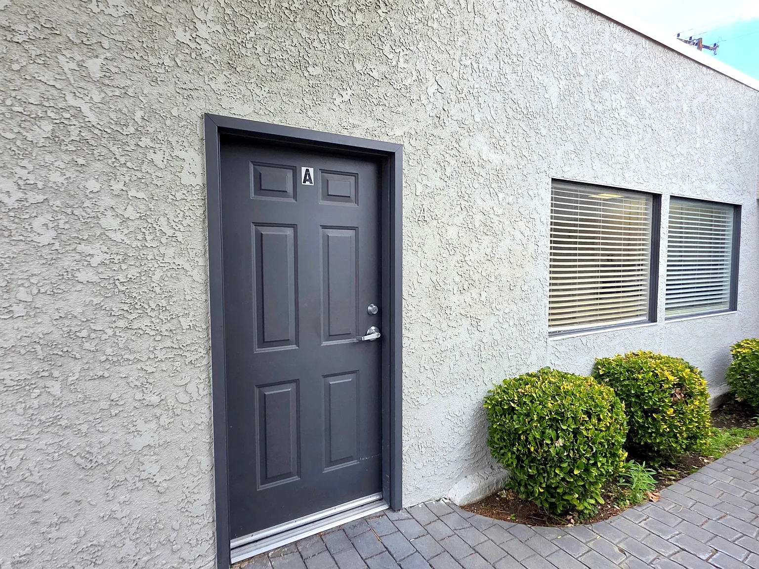 750 N Mountain Ave — Photo 1