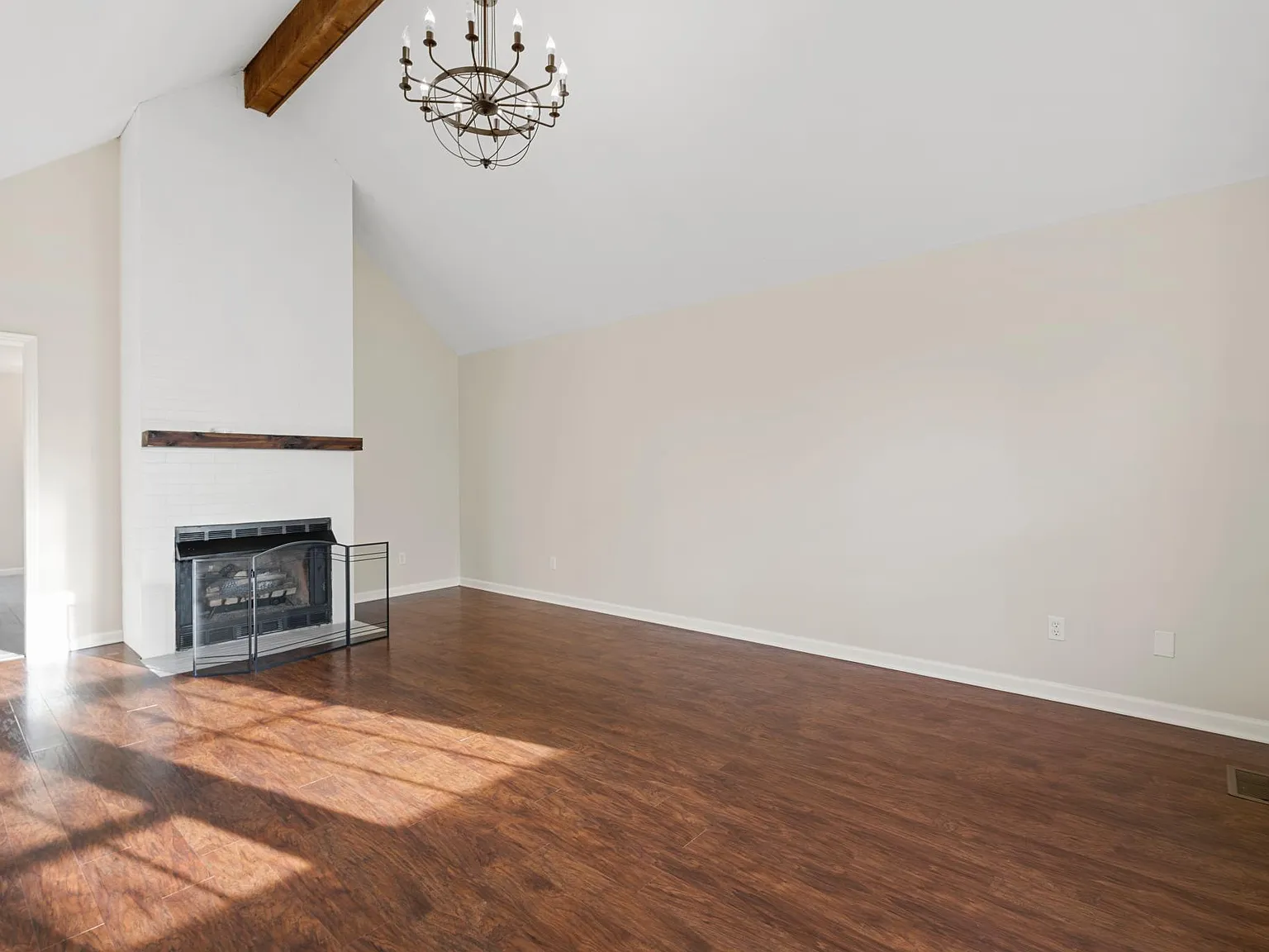 3 bed, 1352 sqft, $2,495 — Photo 4