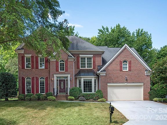 2nd image of 808 Staghorn Ln