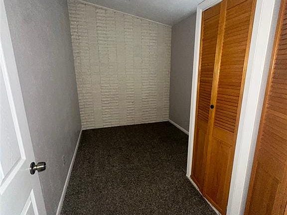 4th image of 4119 Glen St