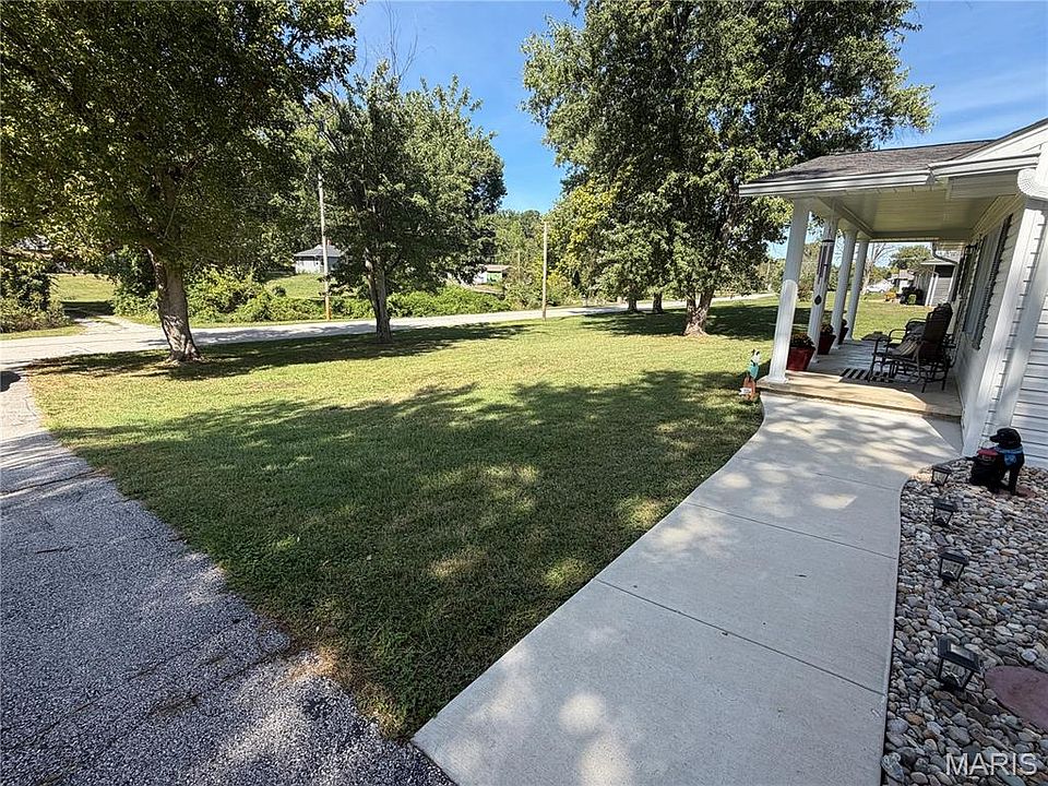 2nd image of 1338 Spring Dr