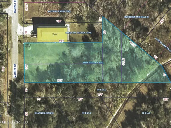 208 Market St, Waveland, MS 39576