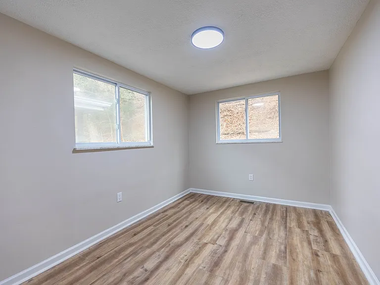 106 Blythe Rd — Photo 9