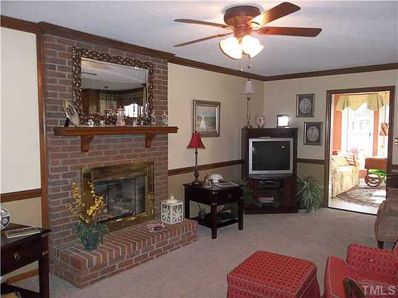 3rd image of 18 Brookwood Dr