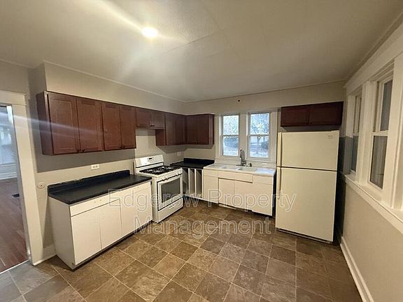 5th image of 900 1st St NW Unit 1
