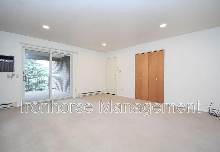 813 W Villard St #76 — Photo 4
