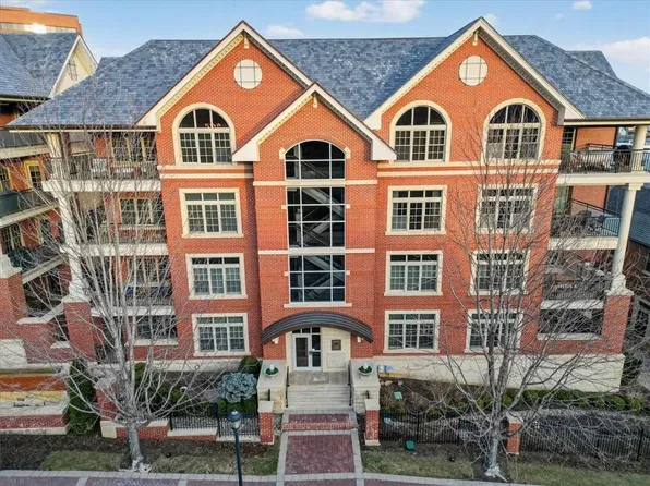 4937 Wyandotte St APT 400, Kansas City, MO 64112