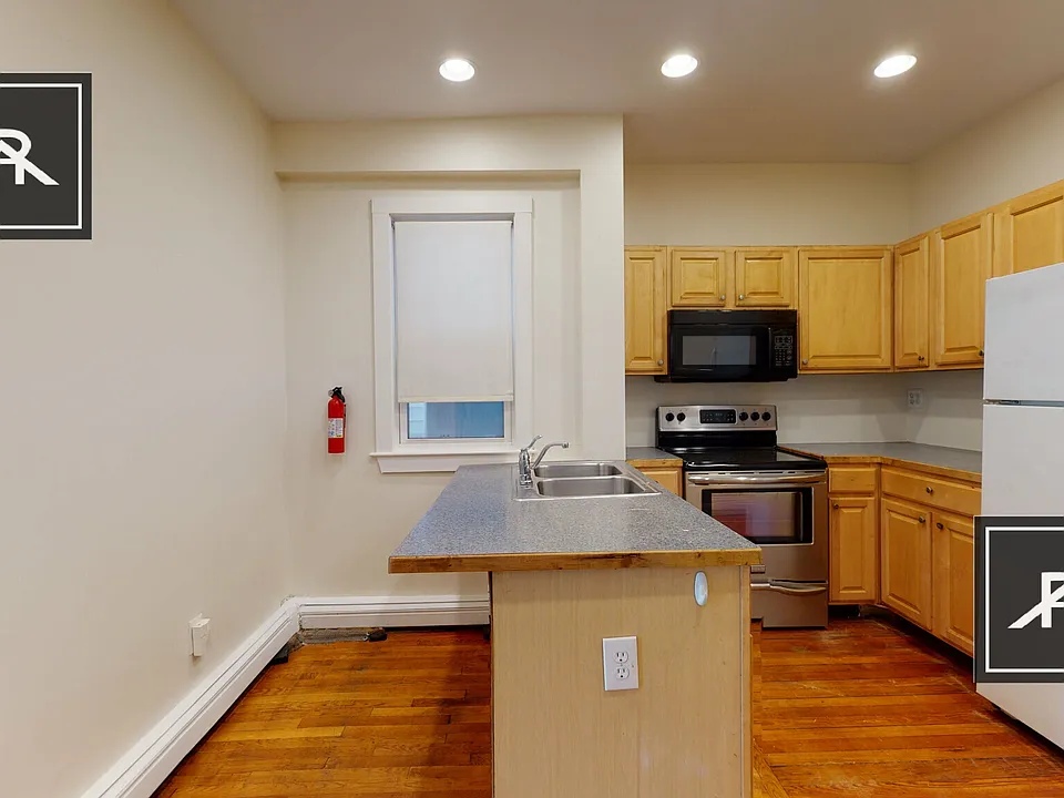 17 Linden St #2