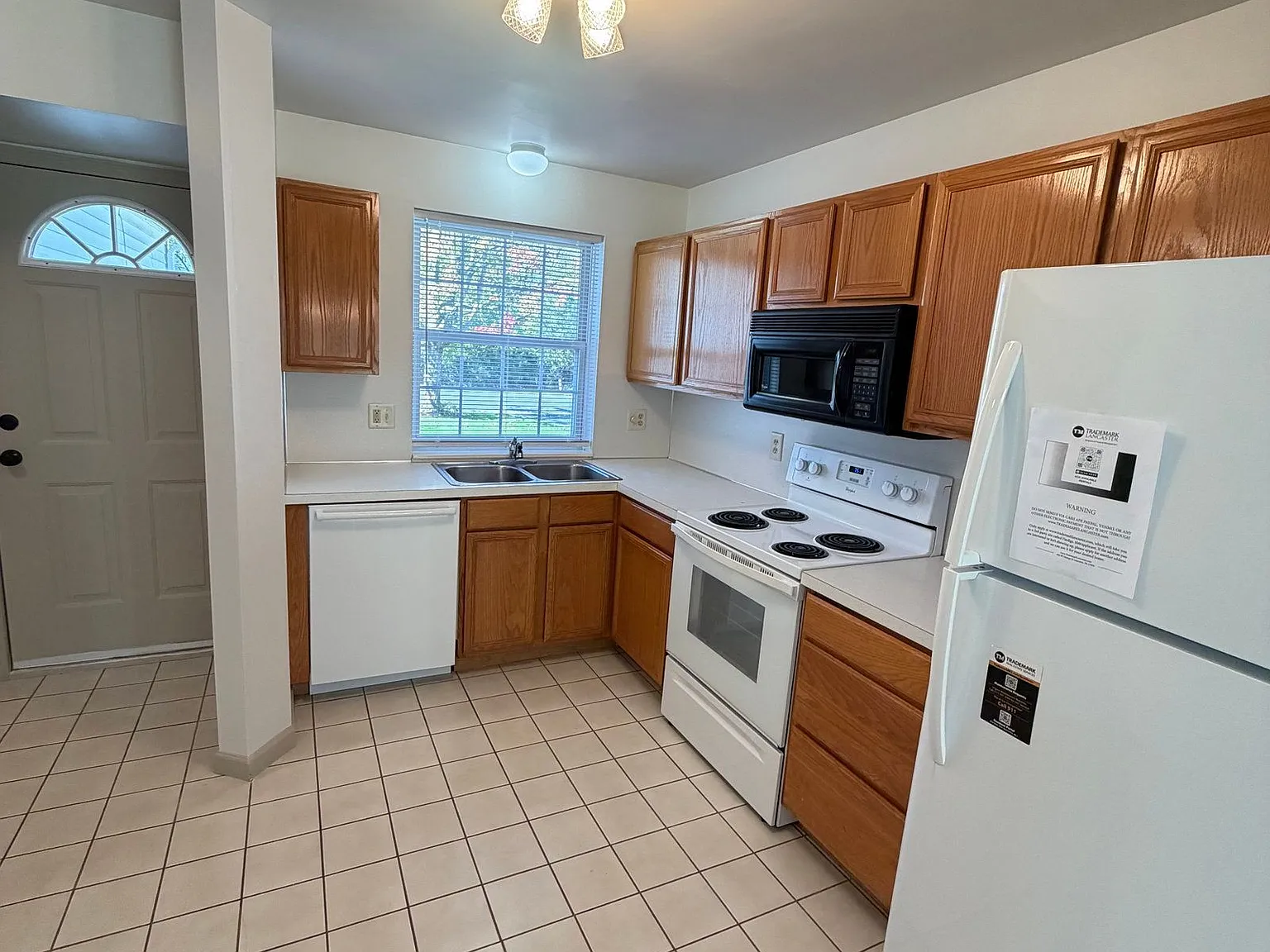2 bed, 2.5 bath, 1144 sqft, $1,600 — Photo 4