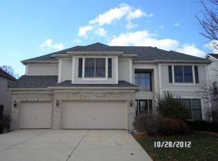 892 Tipperary St, Gilberts, IL 60136