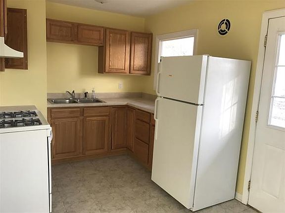 2nd image of 3815 Latham St
