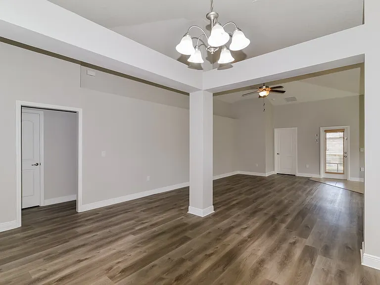 905 Chestnut Dr — Photo 5