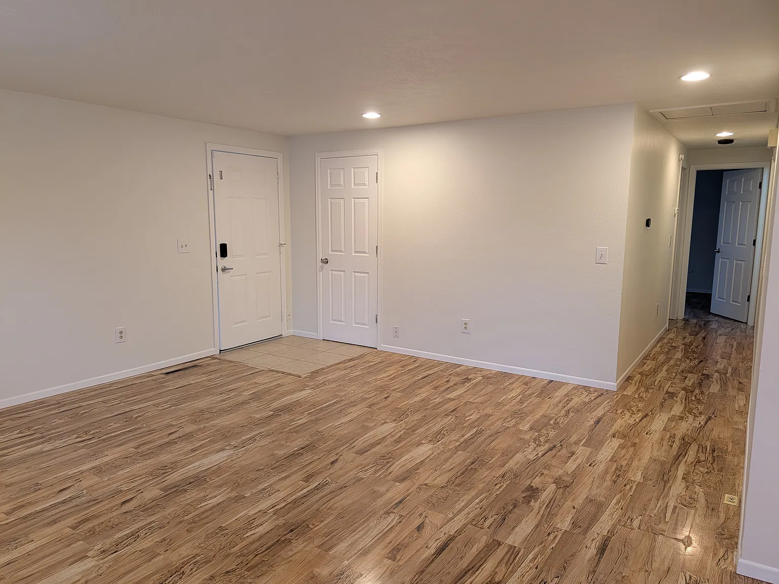 2 bed, 960 sqft, $2,400 — Photo 4