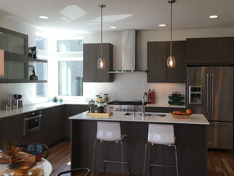 4513 Linden Ave N — Photo 1