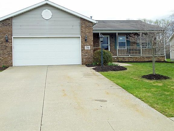 3rd image of 796 Red Oak Ln