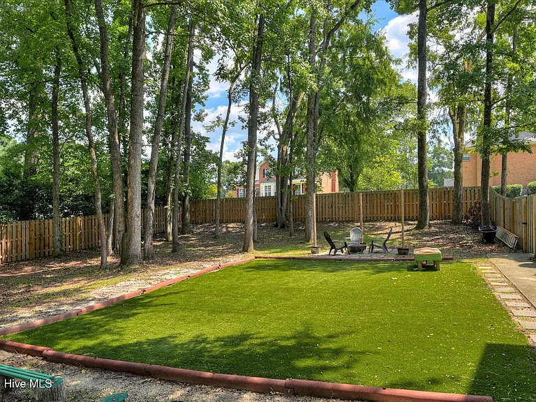 1084 Severn Dr — Photo 35