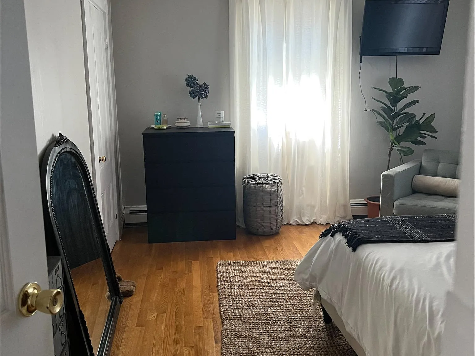 2 bed, 910 sqft, $2,950 — Photo 2