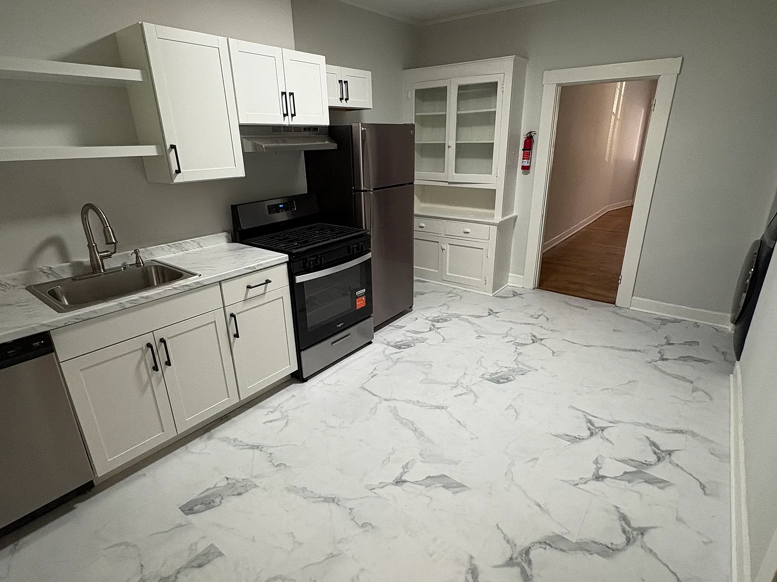 1 bed, 850 sqft, $1,295 — Photo 2