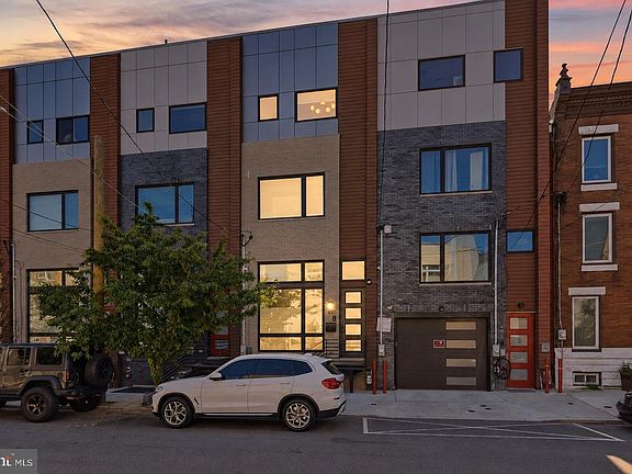 3rd image of 430 E Wildey St