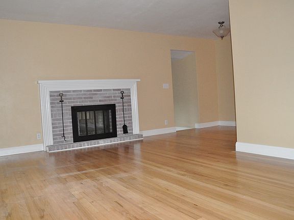 4th image of 1226 Oakland Ave