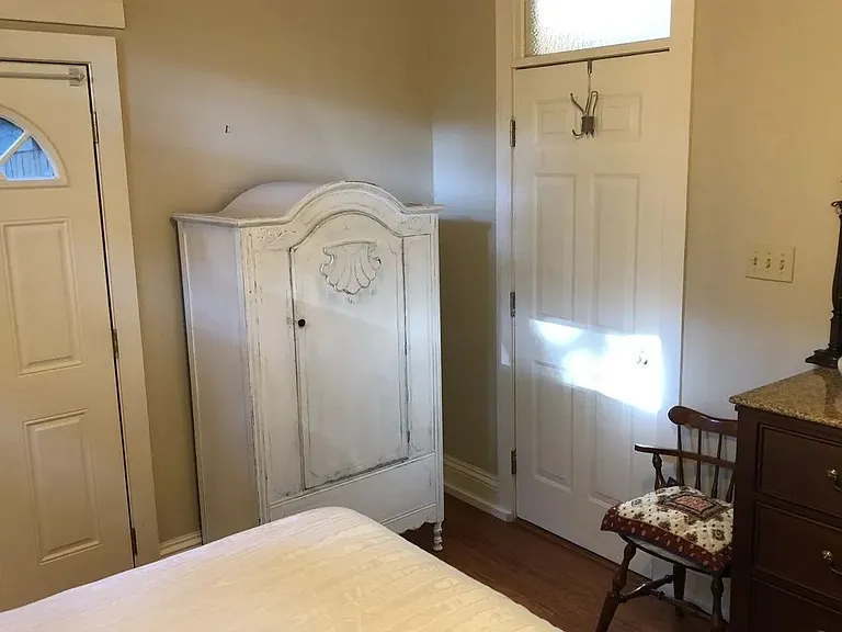 824 University Ave — Photo 12