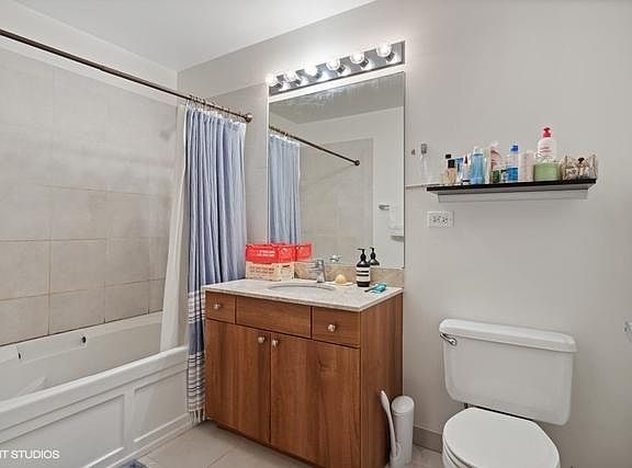 5th image of 235 W Van Buren St Unit 3917