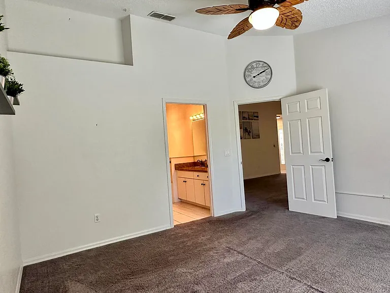2439 Saint Augustine Blvd — Photo 10