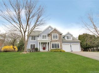 8 W Rock Trl, Stamford, CT 06902