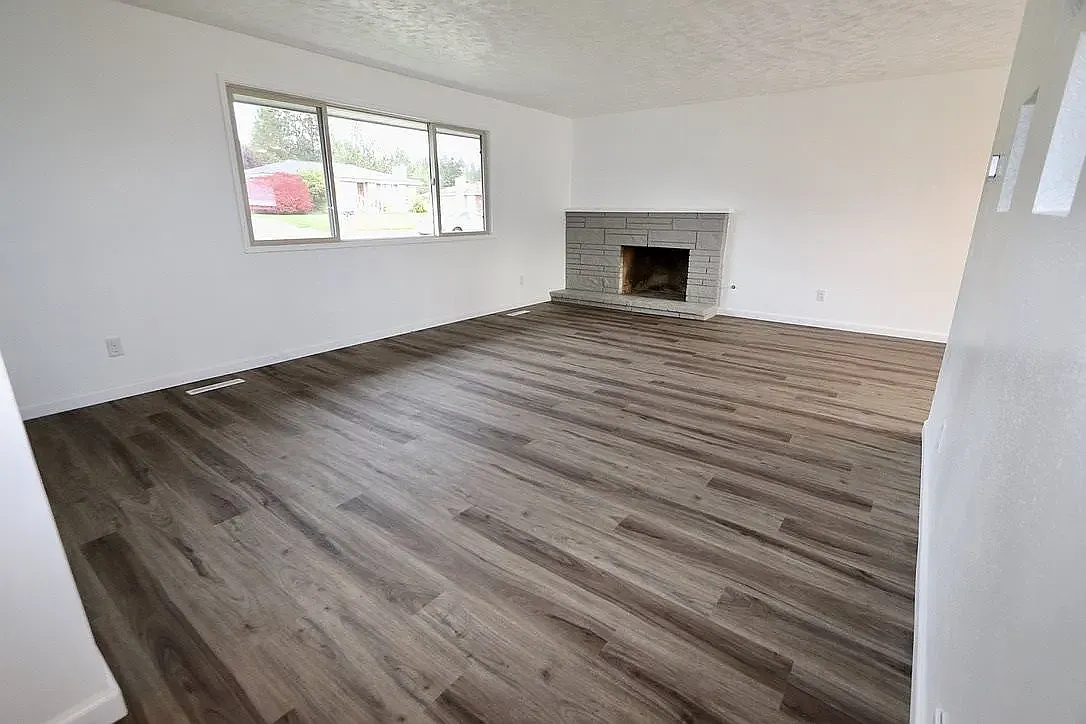 4 bed, 2.5 bath, 1901 sqft, $2,600 — Photo 2