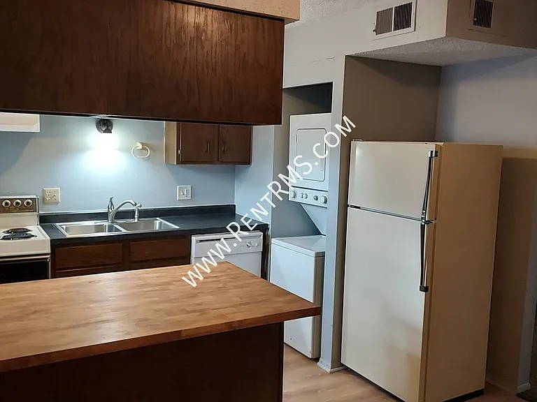 1213 Yuma St — Photo 10