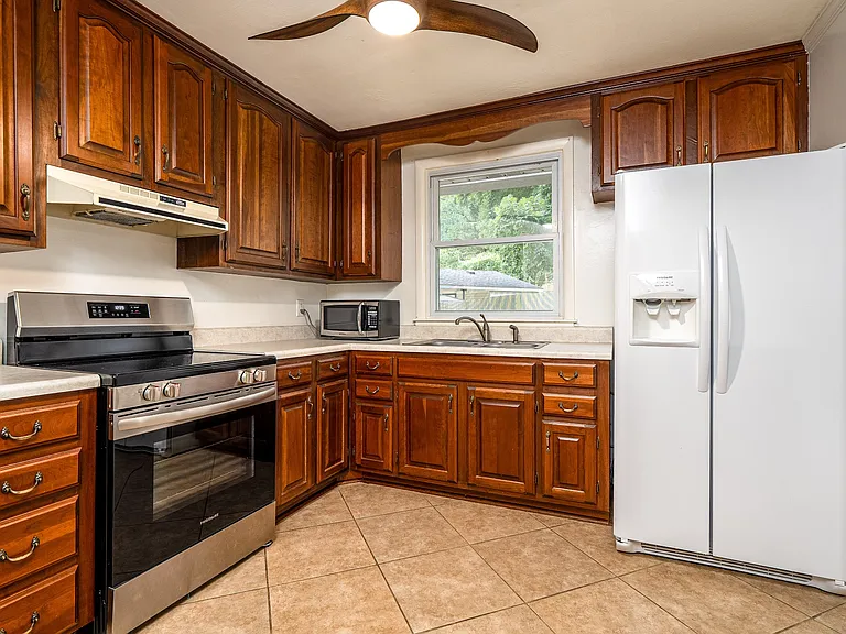 844 Rose Park Dr — Photo 11