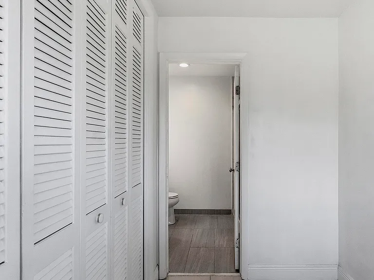 2910 NE 40th Ct — Photo 31