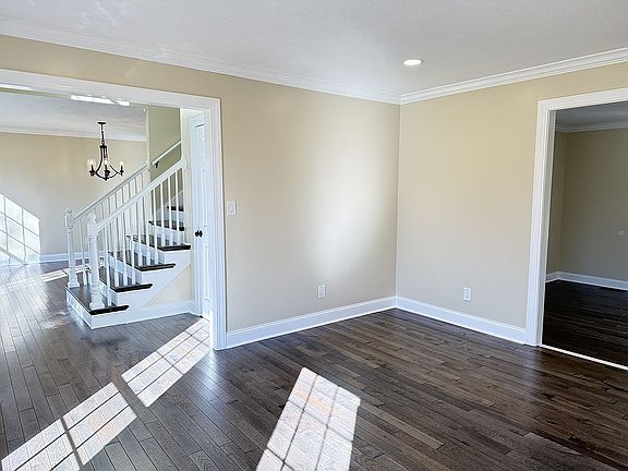 3rd image of 450 Shadow Ridge Dr