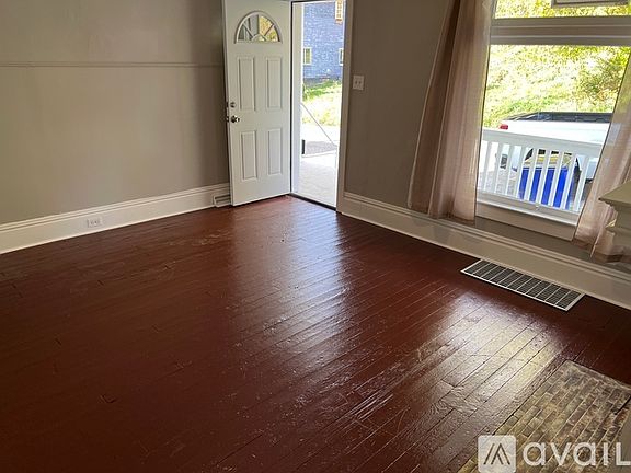 3rd image of 242 Moore St